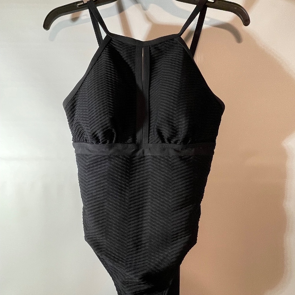 Lands in one piece swimsuit